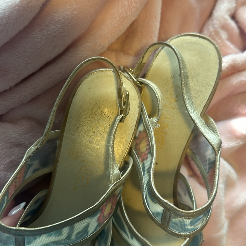 Chanel heels - Picture 3 of 11